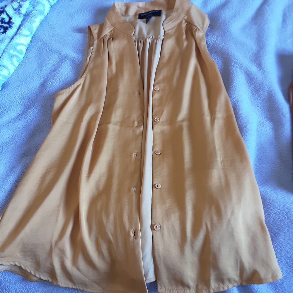 Banana Republic Sleeveless Button-Down Shirt - Tan